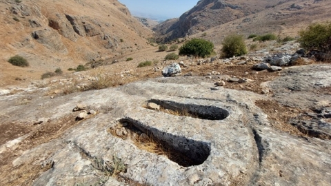קברים קדומים.jpg